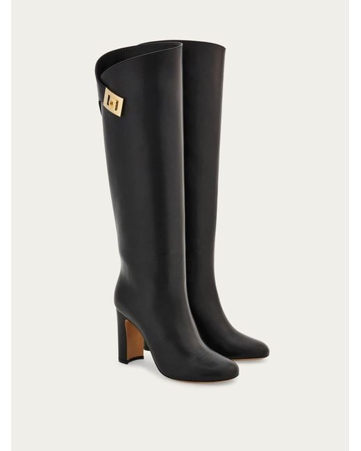 Mujer Botas Hebilla Hug Negro Talla .5 Ferragamo de color Black