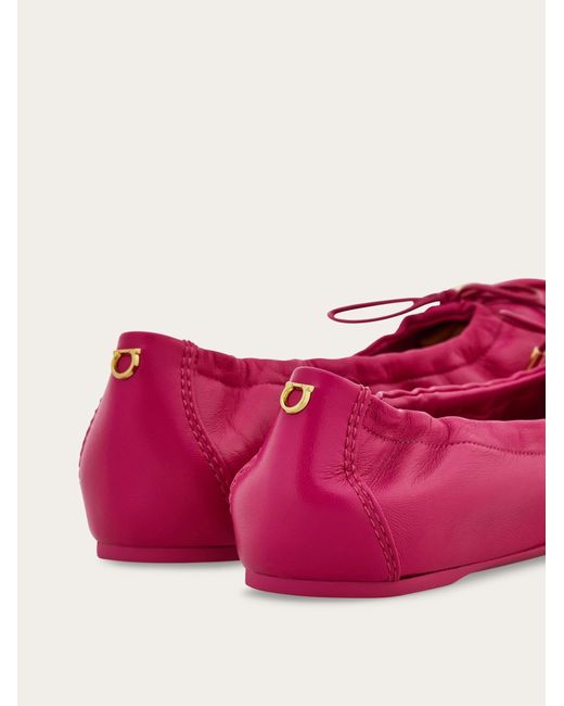 Femmes Ballerine Déstructurée Rouge Taille .5 Ferragamo en coloris Pink