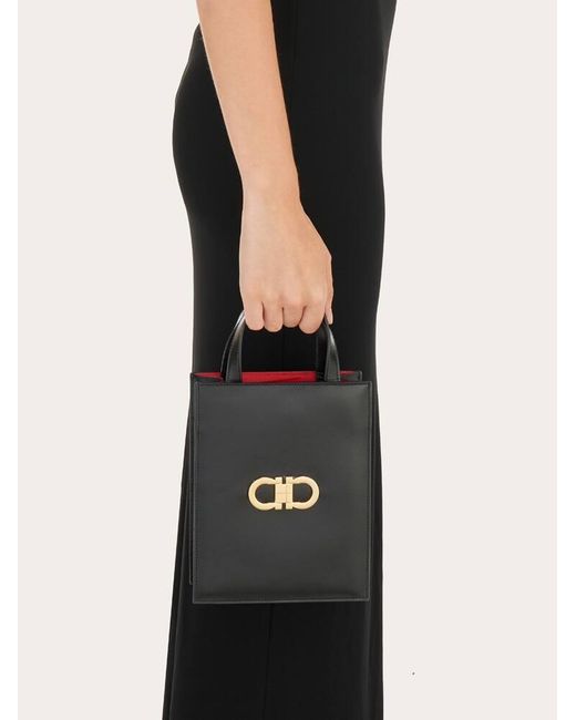 Donna Mini Tote Bag Ornamento Gancini di Ferragamo in Black