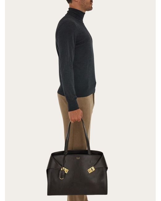 Uomo Borsa A Spalla Hug di Ferragamo in Black da Uomo