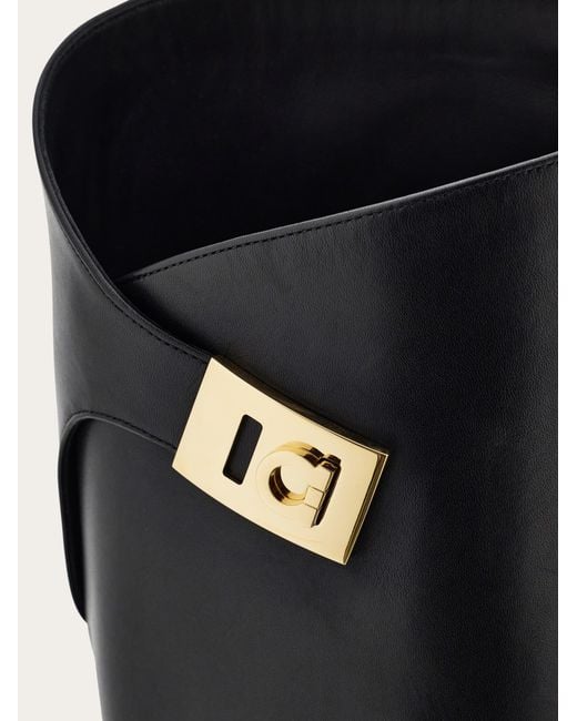 Mujer Botas Hebilla Hug Negro Talla .5 Ferragamo de color Black