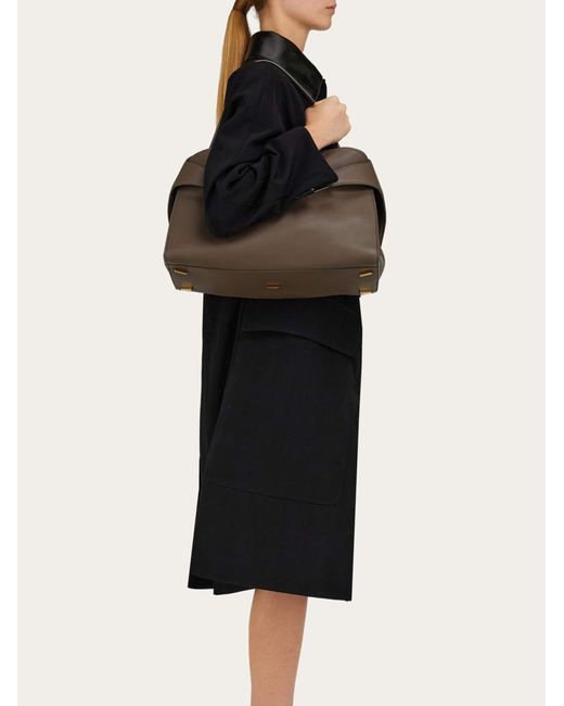 Donna Borsa A Spalla Hug Soft Bicolore (L) di Ferragamo in Brown