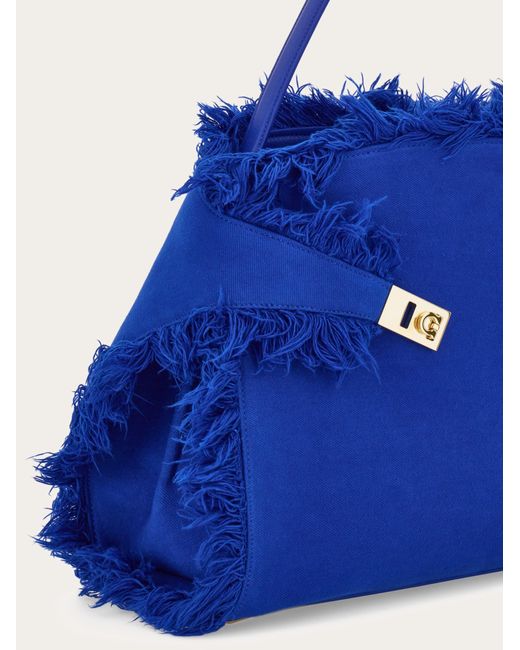 Donna Borsa A Spalla Hug Soft Con Frange (L) di Ferragamo in Blue