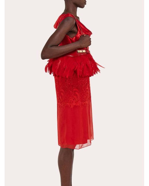 Ferragamo Red Damen Hug Soft Umhängetasche Mit Federn (Xs)