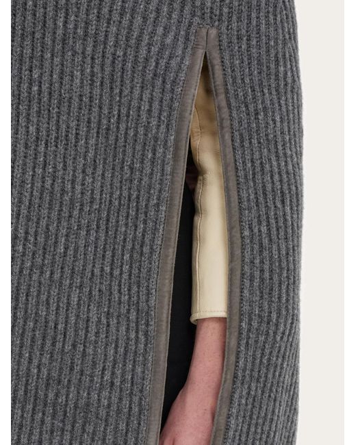 Donna Cappa di Ferragamo in Gray