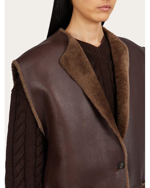 Sleeveless shearling jacket Ferragamo pour homme en coloris Brown