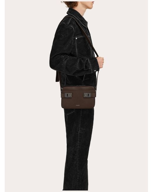 Hommes Sac À Bandoulière East-West Avec Boucles Gancini Brun Ferragamo pour homme en coloris Brown