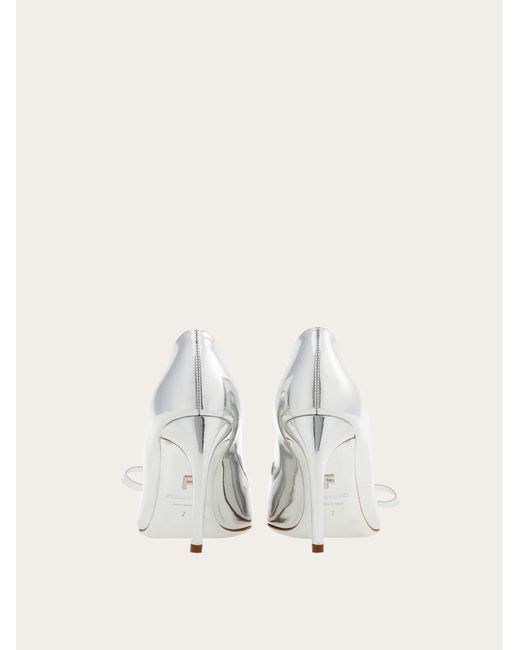 Zapatos de salón con lazo lateral Ferragamo de color White