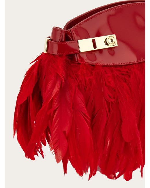 Ferragamo Red Damen Hug Soft Umhängetasche Mit Federn (Xs)