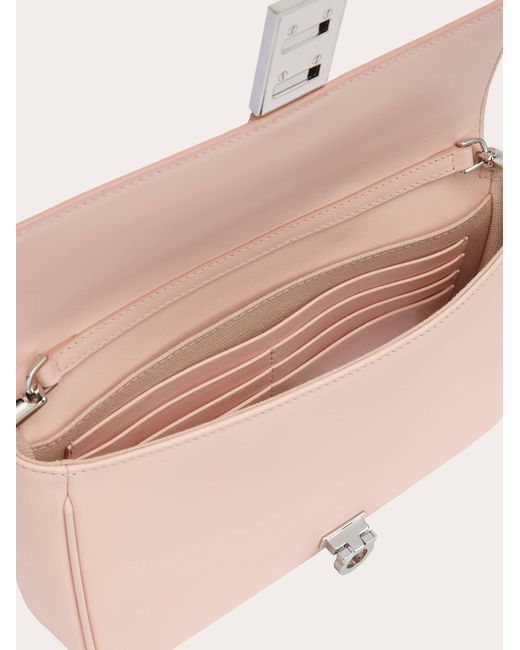 Mini bag Ferragamo en coloris Pink