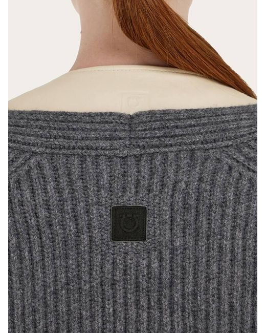 Donna Cappa di Ferragamo in Gray