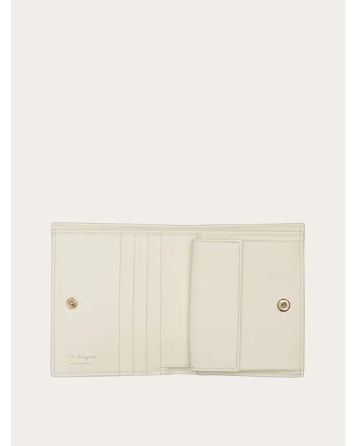 Gancini compact wallet Ferragamo en coloris White