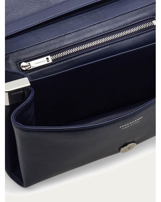 Donna Borsa A Tracolla Con Patta Frontale (Xs) di Ferragamo in Blue