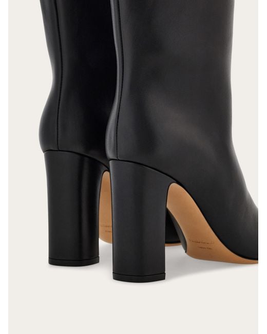 Mujer Botas Hebilla Hug Negro Talla .5 Ferragamo de color Black