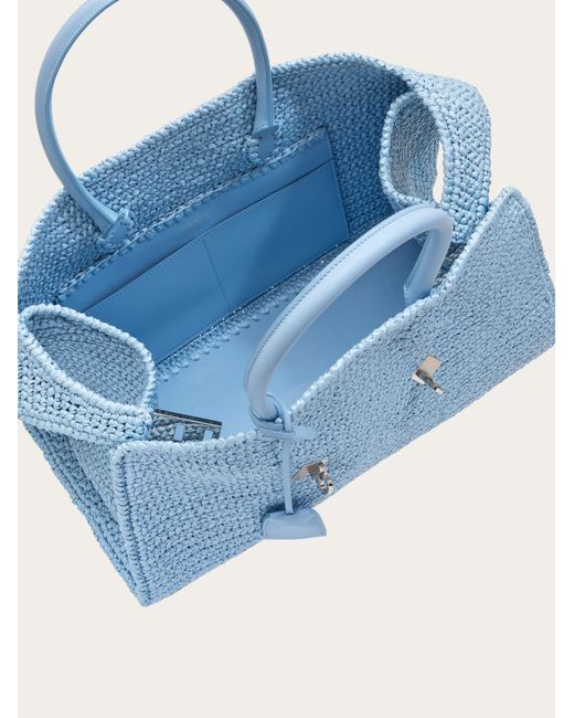 Hug handbag (M) Ferragamo en coloris Blue