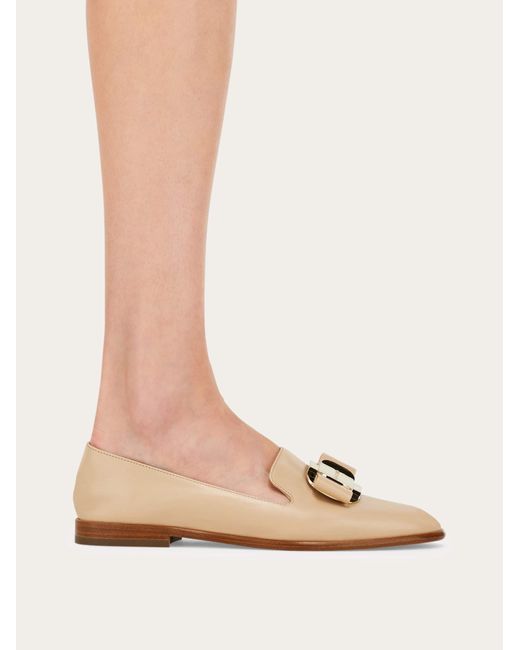 Femmes Mocassin New Vara Plate Rose Taille .5 Ferragamo en coloris Natural