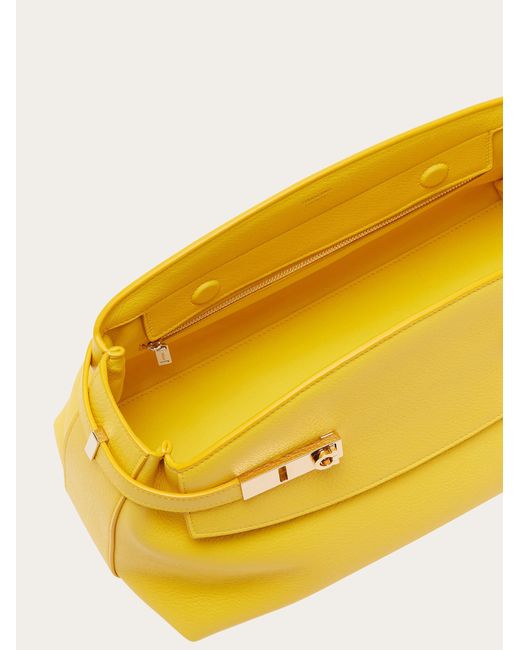 Donna Borsa A Tracolla Hug Soft (L) di Ferragamo in Yellow