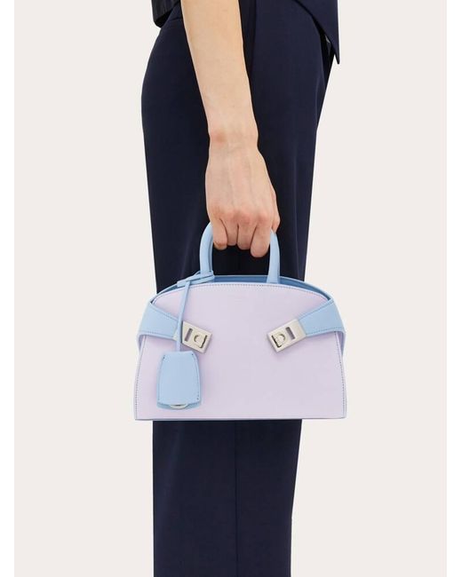 Donna Mini Bag Hug Bicolor di Ferragamo in Blue
