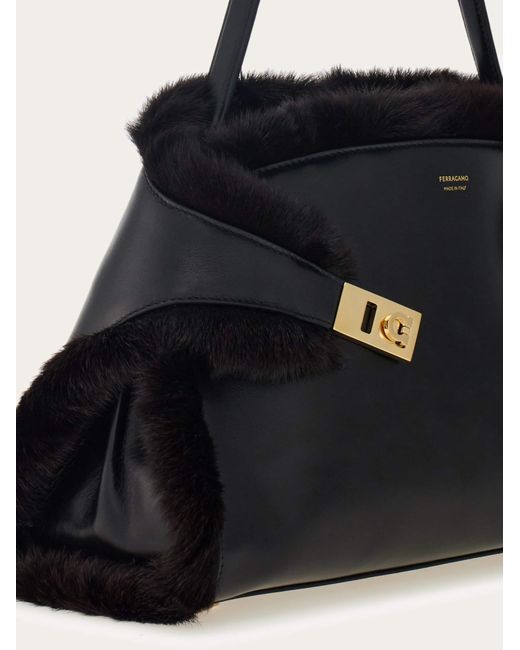 Ferragamo Black Damen Hug Soft Schultertasche (M)