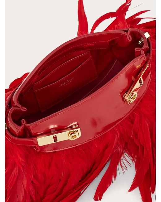 Ferragamo Red Damen Hug Soft Umhängetasche Mit Federn (Xs)