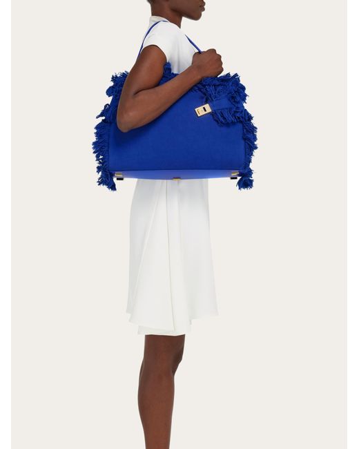 Donna Borsa A Spalla Hug Soft Con Frange (L) di Ferragamo in Blue
