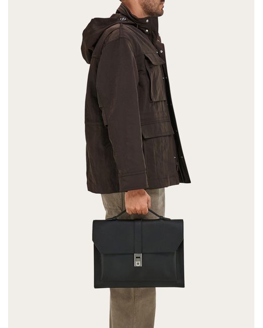 Uomo Briefcase Fibbia Hug di Ferragamo in Black da Uomo