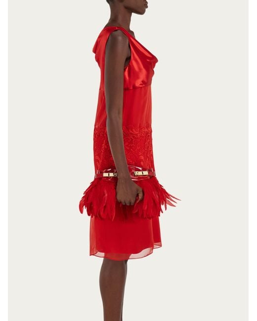 Ferragamo Red Damen Hug Soft Umhängetasche Mit Federn (Xs)