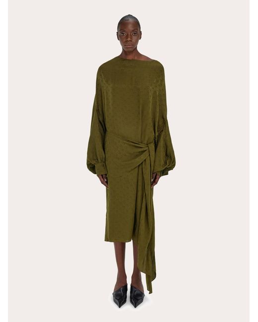 Femmes Robe Longue En Soie Monogram Vert Ferragamo en coloris Green