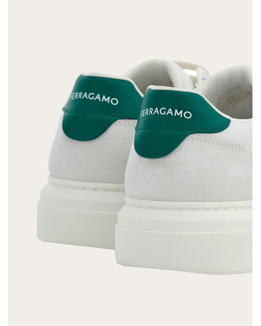 Sneaker bassa con Gancini di Ferragamo in White da Uomo