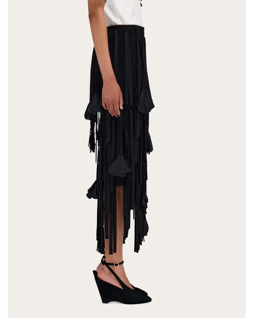 Mujer Falda De Con Flores Negro Ferragamo de color Black