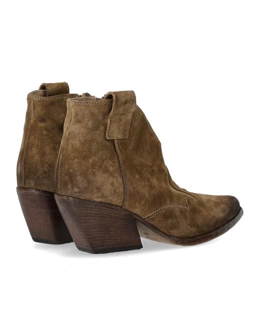 Elena Iachi Bives Modder Texan Enkellars in het Brown