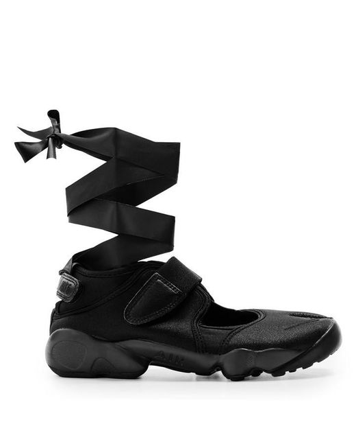 Nike Black Low-Top Trainers