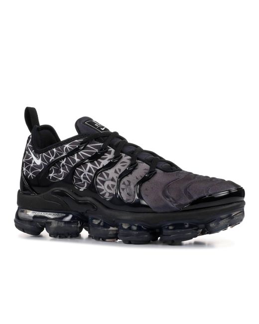 nike vapormax plus black white