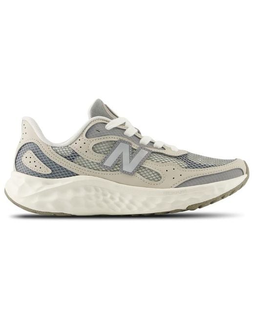 Donna Fresh Foam Arishi V4 Tiralux di New Balance in Gray