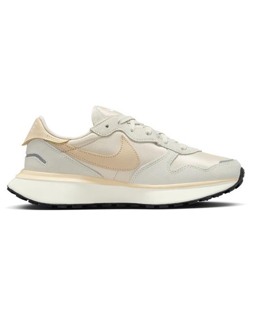 Nike White Waffle Shoes