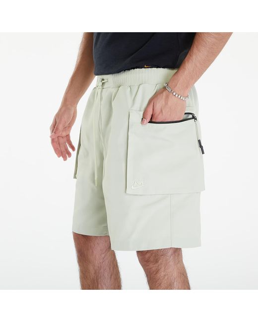 Nike Sportswear tech pack woven utility shorts olive aura/ black/ olive aura in Natural für Herren