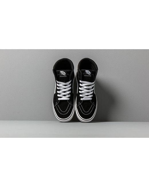 black and white vans with jeans