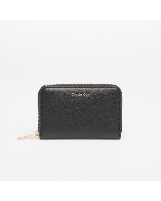 Foil Logo Medium Zip Around di Calvin Klein in Gray