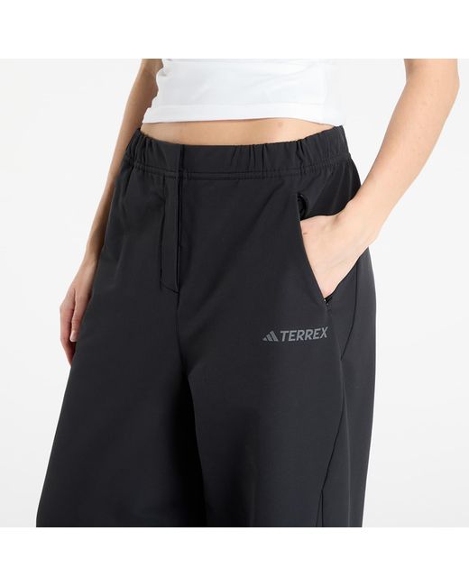 Pantaloni Adida Xploric Water Repellant Ofthell Pant di Adidas Originals in Black