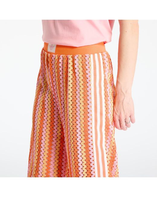 Pantaloni Summer Glow Firebird Track Pant Semi Lucid Fuchsia/ Hazy/ Semi Solar di Adidas Originals in Orange