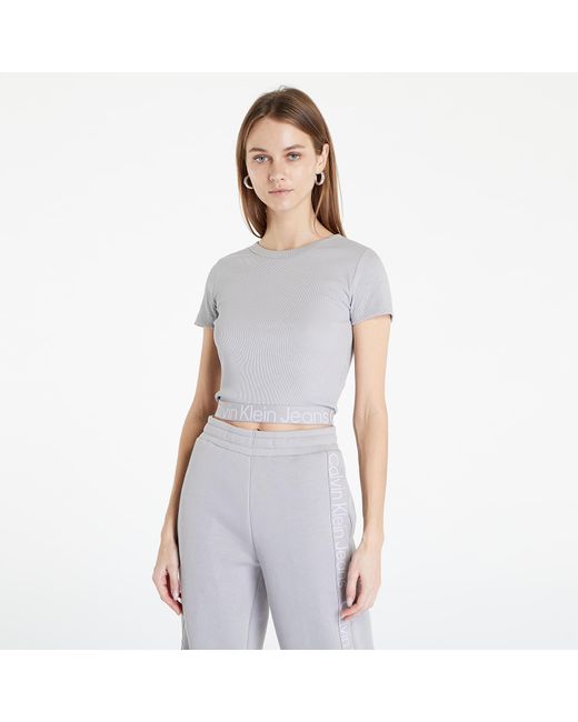 Jeans logo tape t-shirt mercury grey di Calvin Klein in Gray
