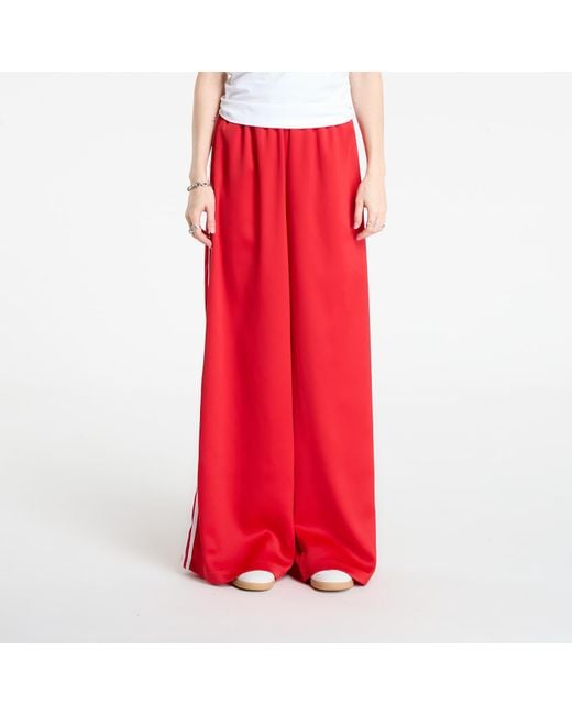 Pantaloni Adidas Adicolor Satin Wide Leg Track Joggers Better Scarlet/ Bright di Adidas Originals in Red