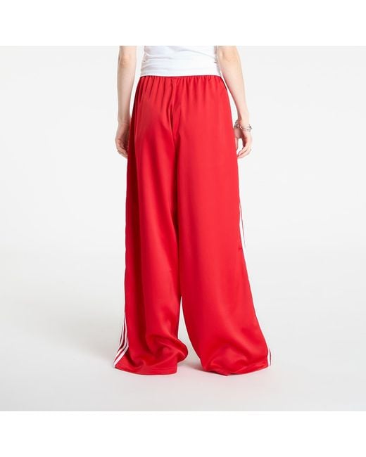 Pantaloni Adidas Adicolor Satin Wide Leg Track Joggers Better Scarlet/ Bright di Adidas Originals in Red