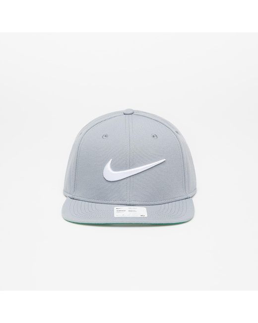 Nike Sportswear Pro Swoosh Classic Hat Particle Grey in het Gray