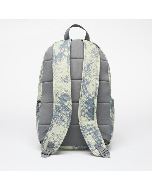 Heritage backpack olive aura/ smoke grey/ summit white di Nike in Green