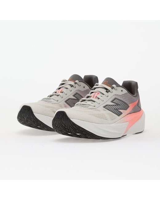 Sneakers Fuelcell Rebel V5 Ny5 Grapefruit/ Matter/ Poppy Eur di New Balance in White da Uomo