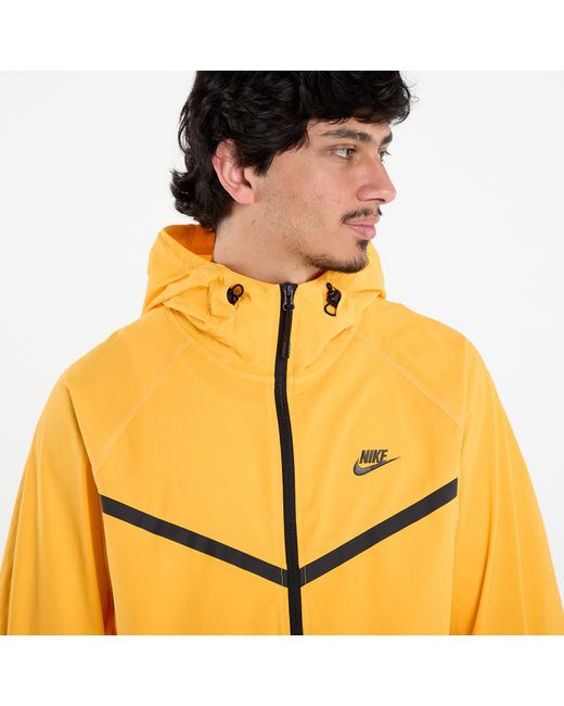 Giacca Tech Woven Full-Zip Windrunner Jacket di Nike in Metallic da Uomo