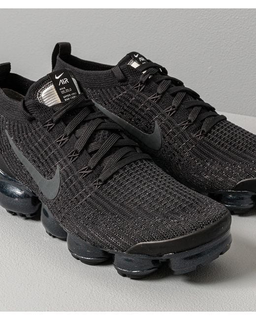 vapormax flyknit 3 black and white