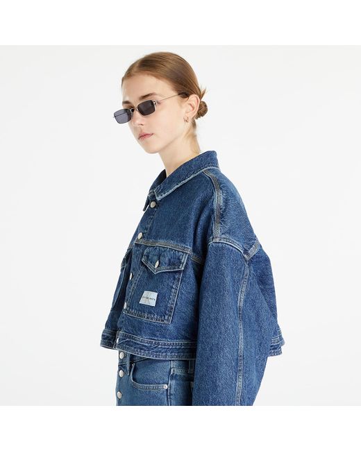 Jeans boxy cropped denim jacket di Calvin Klein in Blue