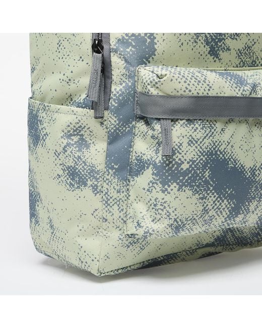 Heritage backpack olive aura/ smoke grey/ summit white di Nike in Green